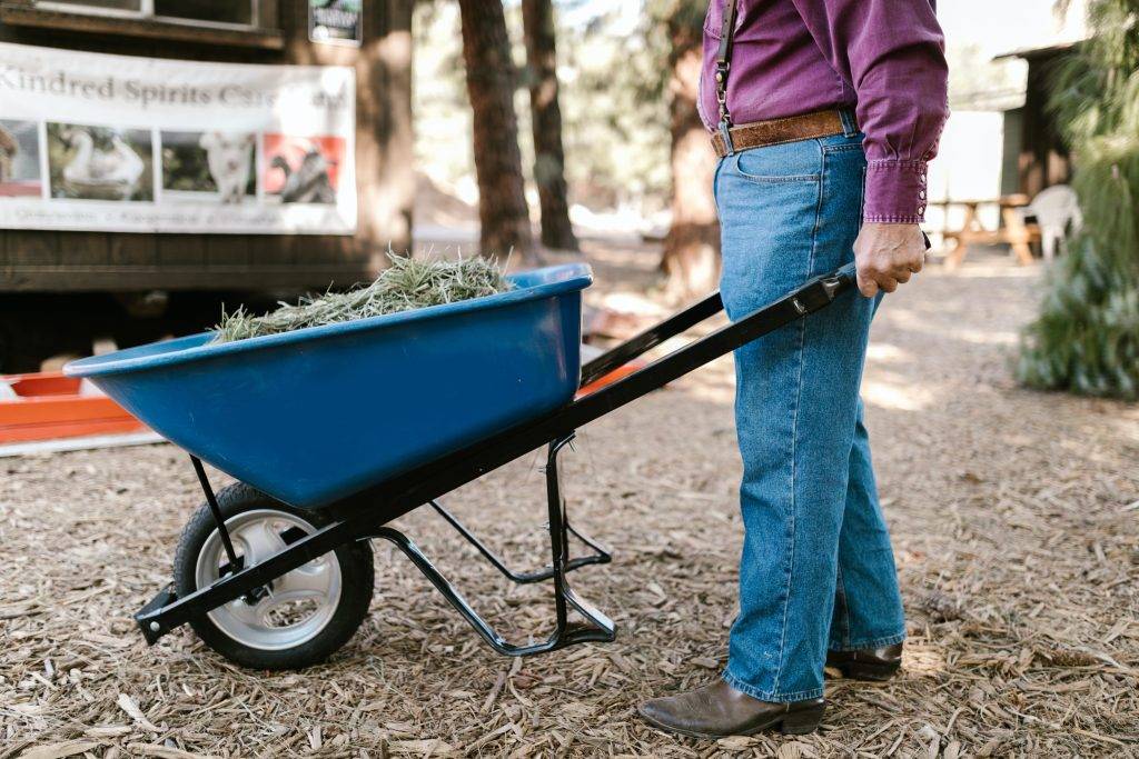 lightweight wheelbarrow 